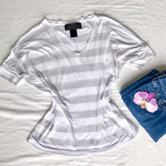 Kardashian Kollection Tops - ✨HP✨White and silver Kardashian top